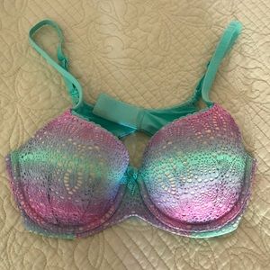 Adorable lightly padded bra.